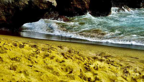 Papakolea Beach Art Print featuring the photograph Green Sand Beach Hawaii by Debra Banks