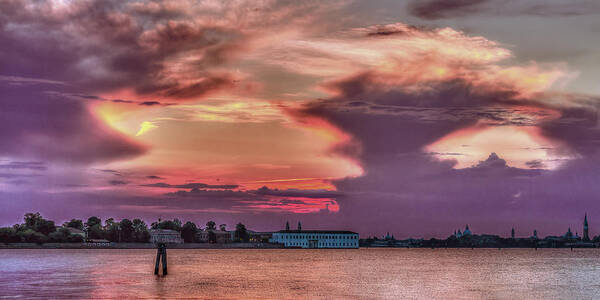 1:2 Art Print featuring the photograph Dusk in Venice by Roberto Pagani