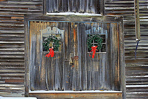 Christmas Barn Doors Art Print featuring the photograph Christmas Barn Doors by Suzanne DeGeorge