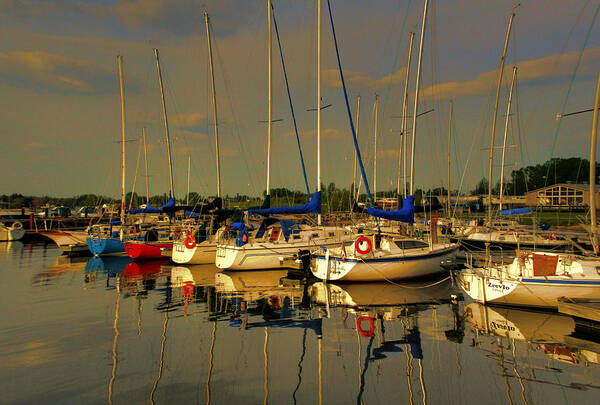 Boats Art Print featuring the photograph Gimli Harbour by Larry Trupp