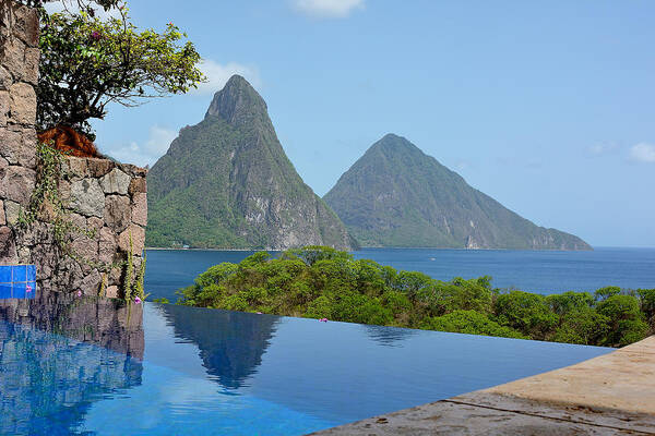 jade Mountain Art Print featuring the photograph Jade Mountain Infinity Pool by Brendan Reals