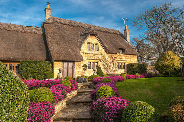 Chipping Campden Art Print featuring the photograph Thatched Cottage Chipping Campden Cotswolds by David Ross