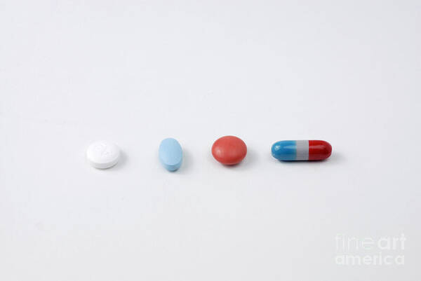 Medical Art Print featuring the photograph Painkillers #1 by Photo Researchers, Inc.