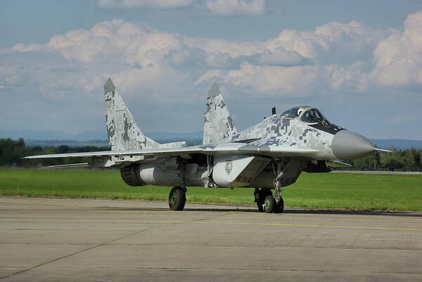 Mikoyan Art Print featuring the photograph Mikoyan-Gurevich MiG-29AS #1 by Tim Beach