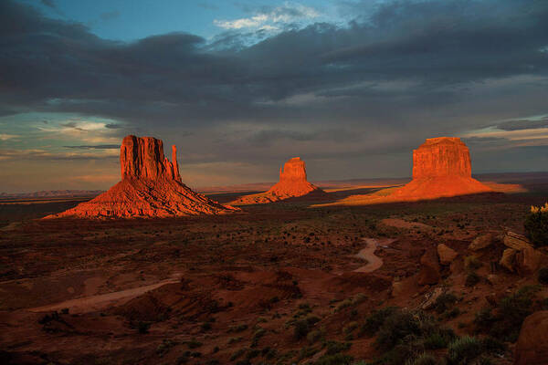 Monument Valley Art Print featuring the photograph A Sunset to Remember by Doug Scrima