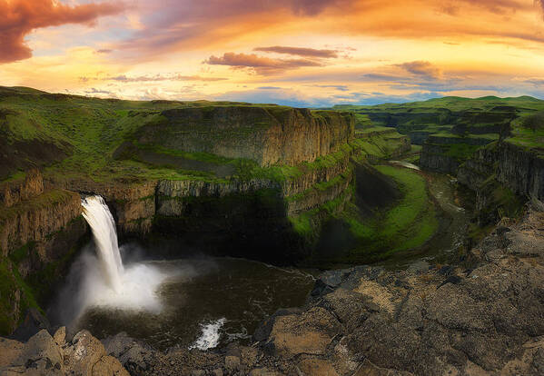 Palouse Art Print featuring the photograph Falling by Ryan Manuel