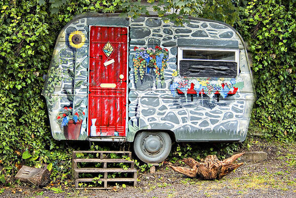 Caravan Art Print featuring the photograph Living In Art by Meirion Matthias