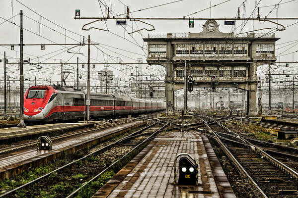 Milano Art Print featuring the photograph Milano Centrale. by Pablo Lopez