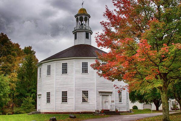 Richmond Round Church Art Print featuring the photograph Round church in Vermont by Jeff Folger