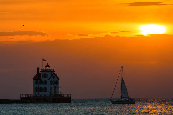 Lighthouse Art Print featuring the photograph Sunset At Lorain Lighthouse by Dale Kincaid