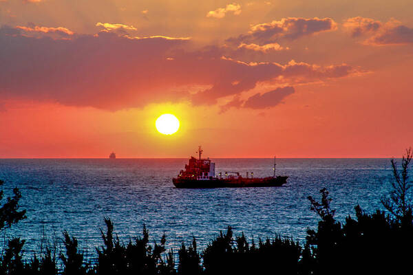 Sunset Art Print featuring the photograph Sunset On The Horizon by Mike Dunn