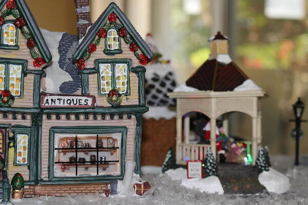 Christmas Art Print featuring the photograph Antiques In Christmas Town by Colleen Cornelius
