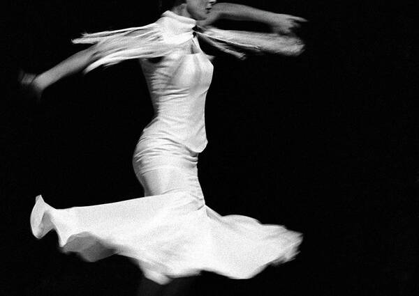 Ballet Dancer Art Print featuring the photograph Flamenco Flying by T-immagini