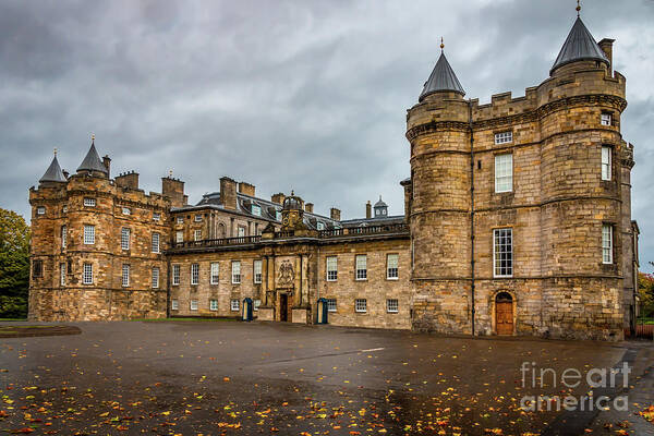 Scotland Art Print featuring the photograph Holyrood Palace by Elizabeth Dow