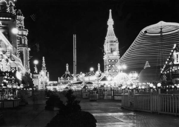 Amusement Park Art Print featuring the photograph Luna Park by Archive Photos