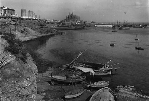 Outdoors Art Print featuring the photograph Palma Vista by Hulton Archive