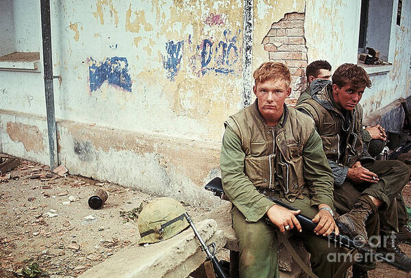Vietnam War Art Print featuring the photograph Soldiers Awaiting Evacuation by Bettmann