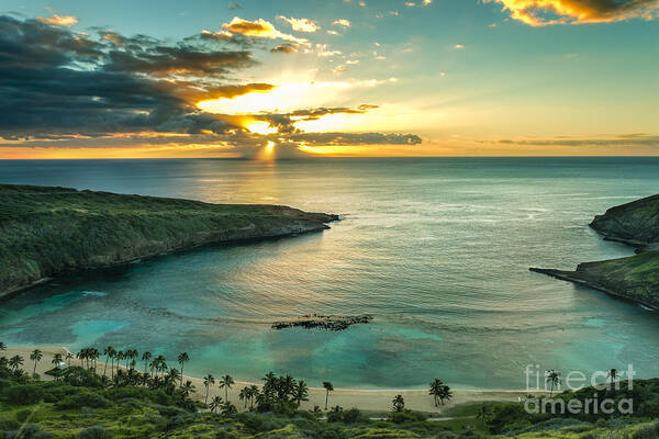 Sunrise Art Print featuring the photograph Sunrise Over Hanauma Bay On Oahu Hawaii by Leigh Anne Meeks