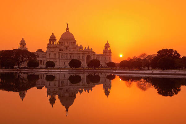 Victoria Memorial Art Print featuring the photograph Sunset At The Victoria Memorial by Adrian Pope