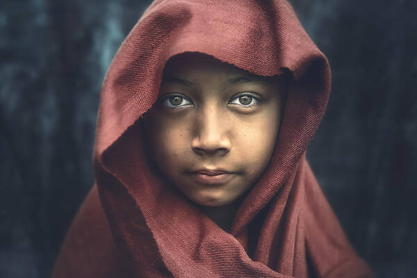 Myanmar Art Print featuring the photograph The Kind Monk by Roberto Rivera