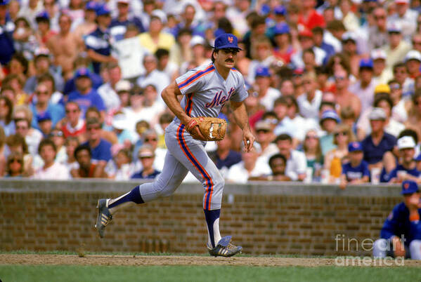 1980-1989 Art Print featuring the photograph Keith Hernandez by Ron Vesely