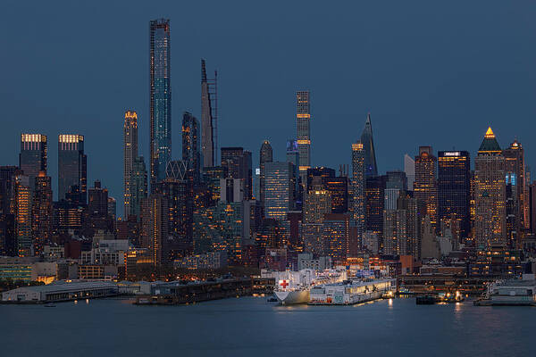 Nyc Skyline Art Print featuring the photograph NYC USNS Comfort by Susan Candelario