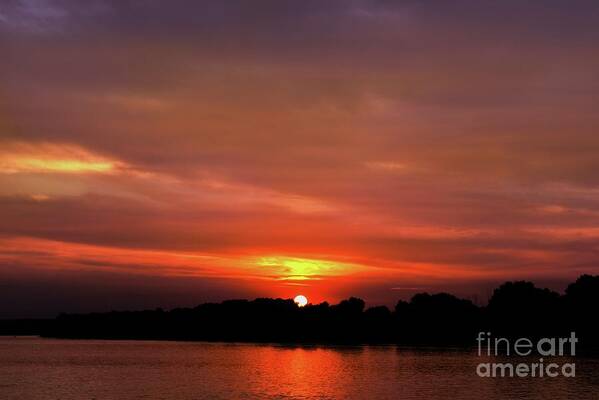 Love Art Print featuring the photograph Sunset Kiss by Leonida Arte