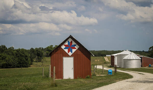 Lone Star Quilt Art Print featuring the photograph Lone Star Shed by Wayne Meyer