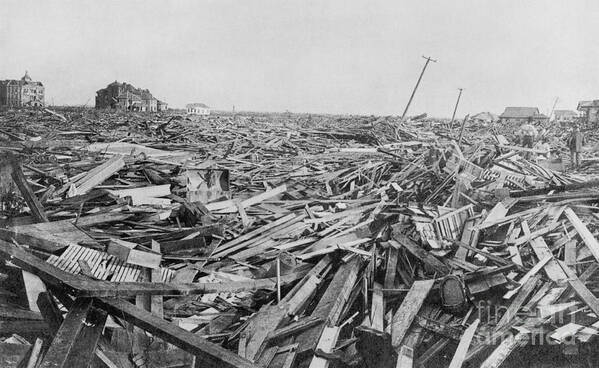 History Art Print featuring the photograph Hurricane Damage, Galveston, 1900 by Science Source