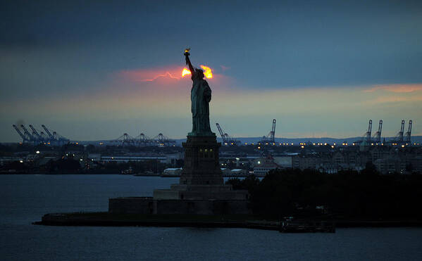 Statue Of Liberty Art Print featuring the photograph The Statue Of Liberty With The Sun by New York Daily News Archive