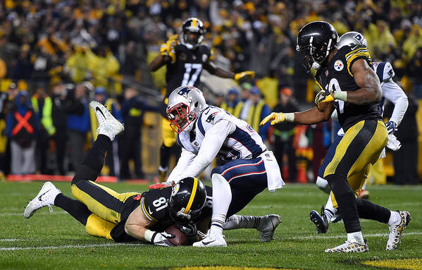 New England Patriots Art Print featuring the photograph New England Patriots v Pittsburgh Steelers by Joe Sargent