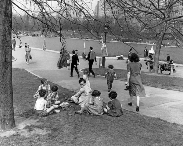 1941 Art Print featuring the photograph A Spring Day In Central Park by Underwood Archives