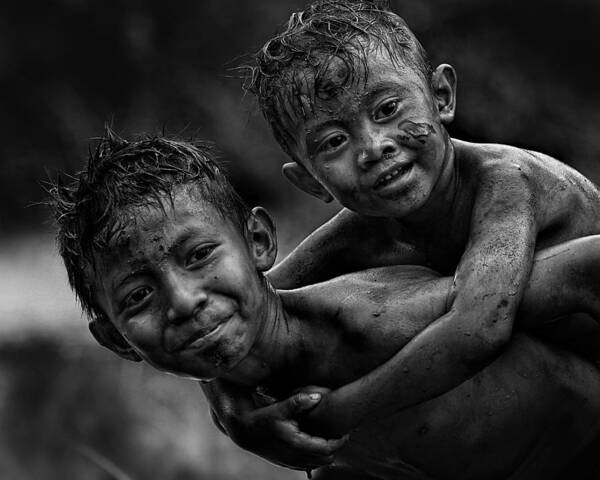 Documentary Art Print featuring the photograph Gendong by Adhi Prayoga