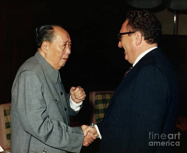 People Art Print featuring the photograph Henry Kissinger Meeting Mao Tse-tung by Bettmann