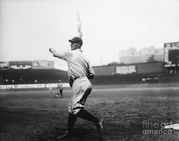 People Art Print featuring the photograph Lou Gehrig Throwing Baseball by Bettmann