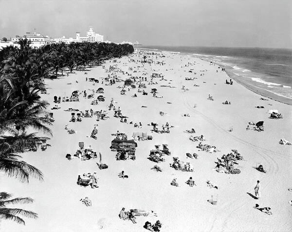 1940-1949 Art Print featuring the photograph Miami Beach 1940 by Keystone-france