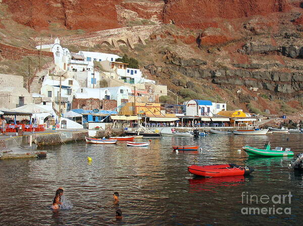 Amoudi Bay Art Print featuring the photograph A Splash in Amoudi Bay by Suzanne Oesterling
