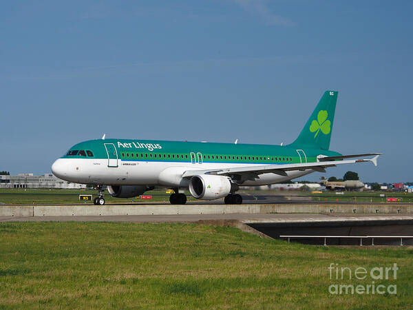 737 Art Print featuring the photograph Aer Lingus Airbus A320 by Paul Fearn