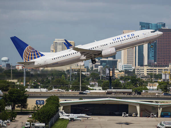 United Art Print featuring the photograph United Airlines by Dart Humeston