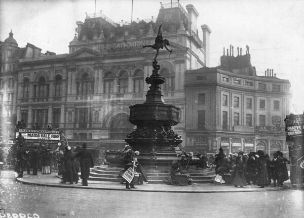 Piccadilly Circus Art Print featuring the photograph Piccadilly Circus by Hulton Archive