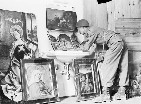 Art Art Print featuring the photograph Soldier Viewing Works Of Art by Bettmann