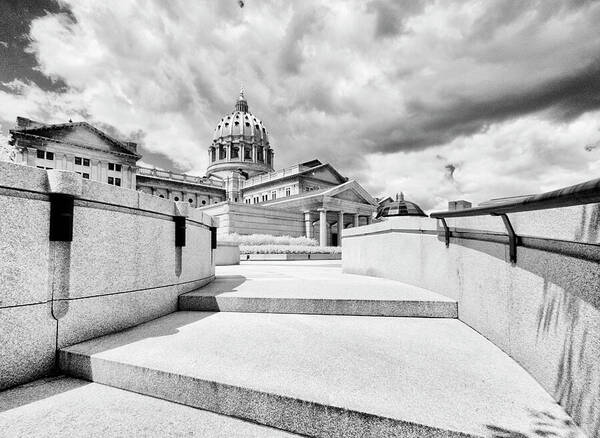 Dir-pa-0306-b-cr Art Print featuring the photograph Walkway up to the Pennsylvania Capital plaza by Paul W Faust - Impressions of Light