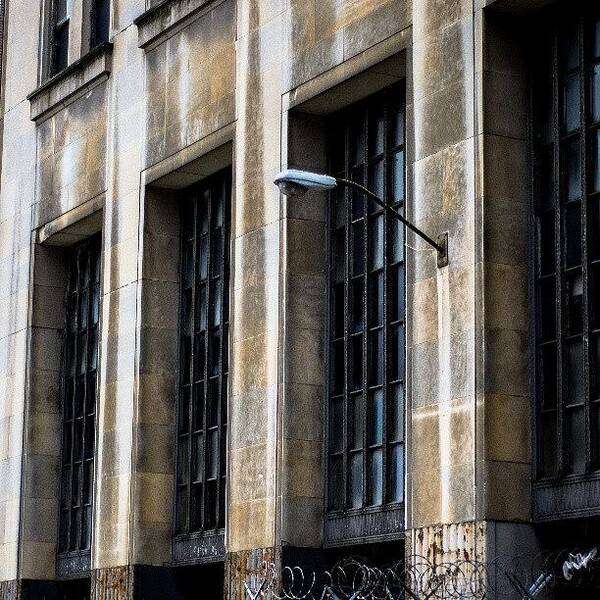 Thisischicago Art Print featuring the photograph While Your Waiting - 4 Of 6 Old Chicago by Graeme Curry