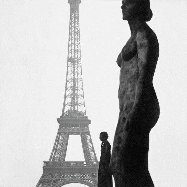 Eiffel Tower Art Print featuring the photograph Trocadero Statues by Hans Mauli