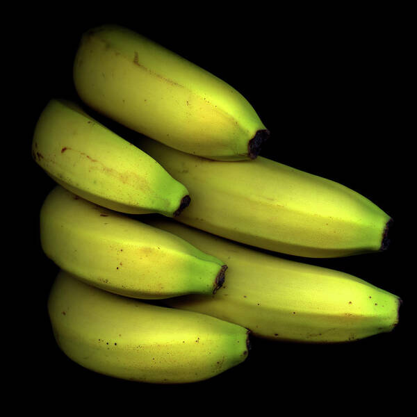 https://render.fineartamerica.com/images/rendered/default/print/8/8/break/images/artworkimages/medium/2/bunch-of-bananas-photograph-by-magda-indigo.jpg