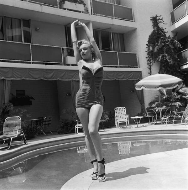Human Arm Art Print featuring the photograph Marilyn By The Pool by Archive Photos