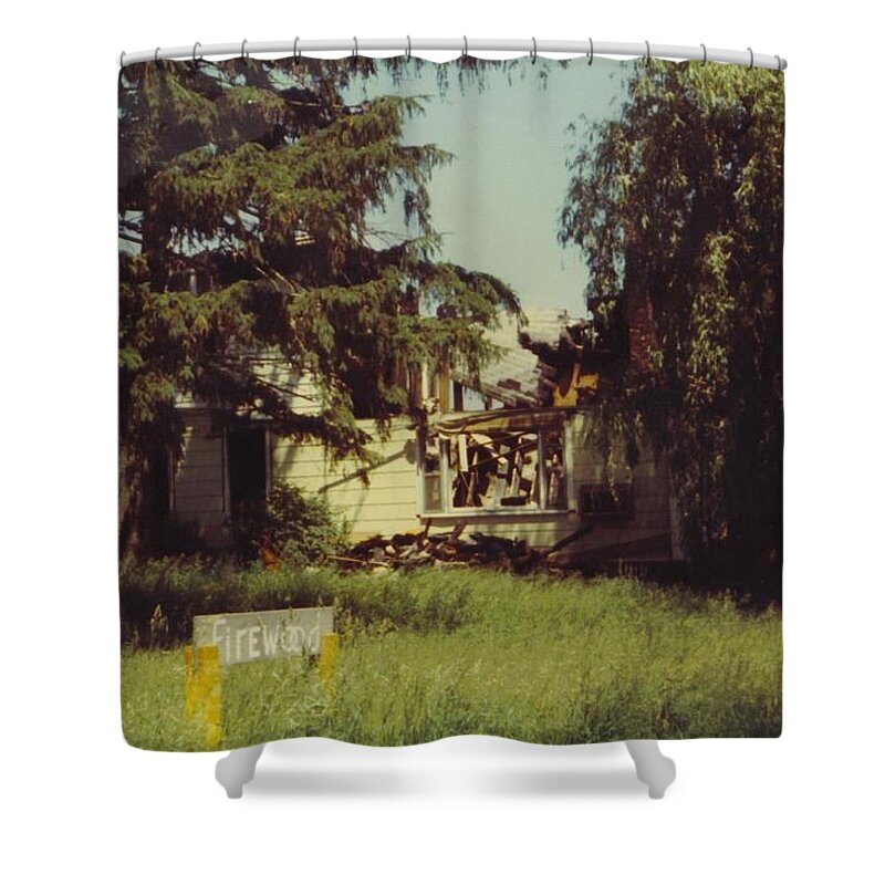 Michigan Burnt Out Farmhouse Landscape Shower Curtain featuring the photograph Farmhouse landscape #2 by Robert Floyd