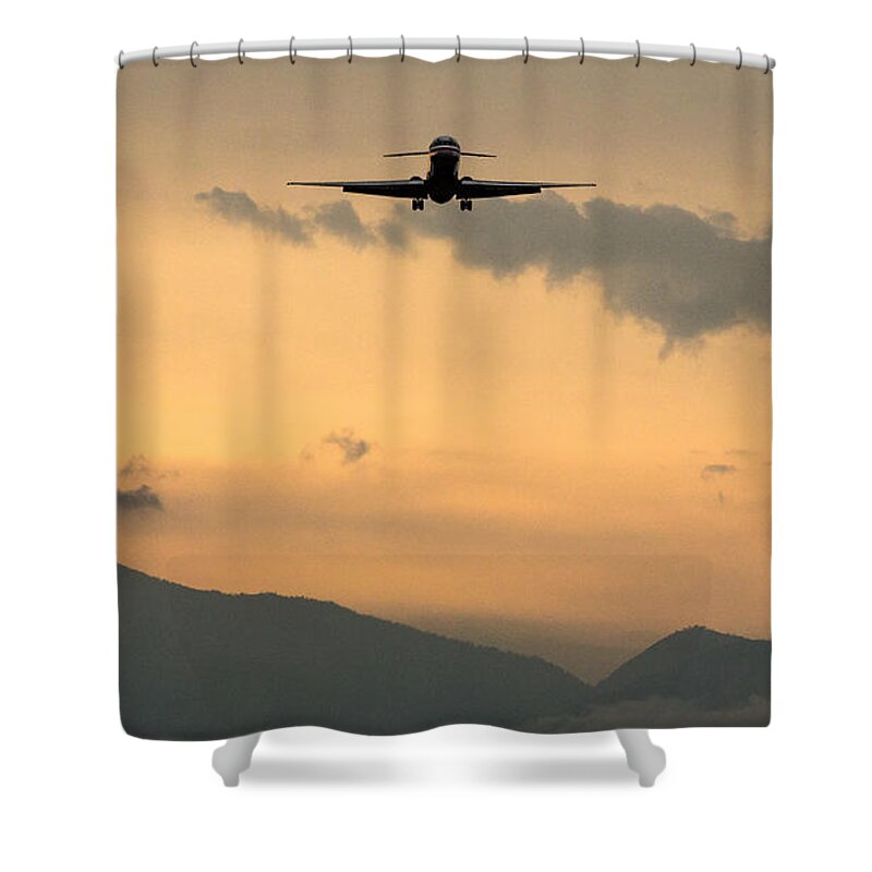 Md-80 Shower Curtain featuring the photograph American Airlines Approach by John Daly