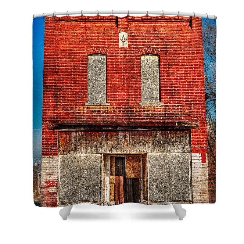 Adams Tn Shower Curtain featuring the photograph Boarded Up by Brett Engle