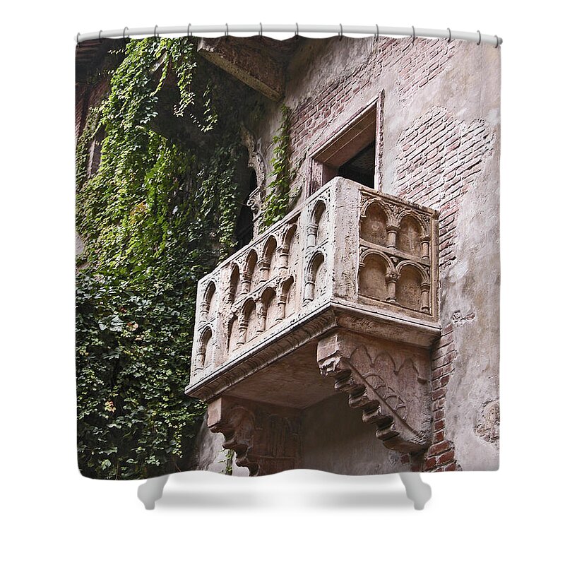 Casa Di Giulietta Shower Curtain featuring the photograph Casa Di Giulietta by Liz Leyden